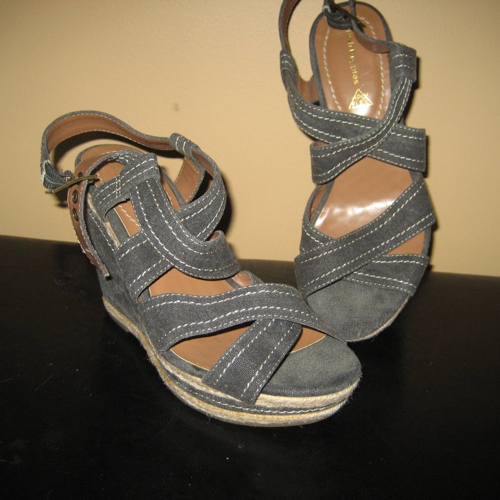 Hush Puppies HPO2 Flex Sandals - Sz 6
